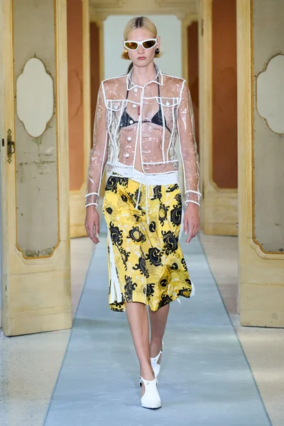 Look 17